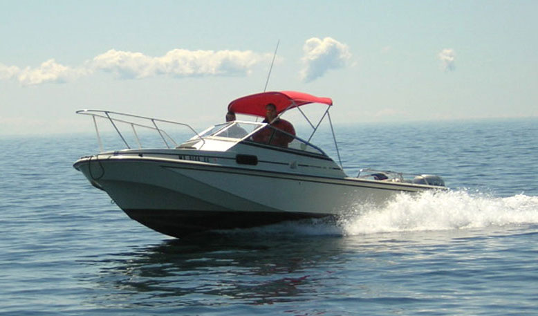 Classic Whaler Boston Whaler Reference Outrage 22