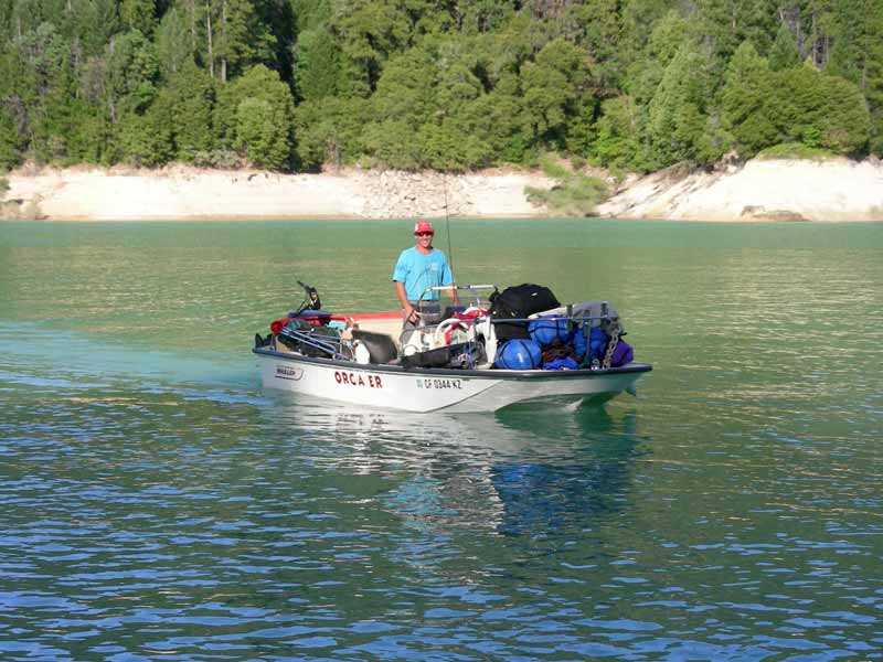 Photo: Boston Whaler MONTAUK 17 with heavy load