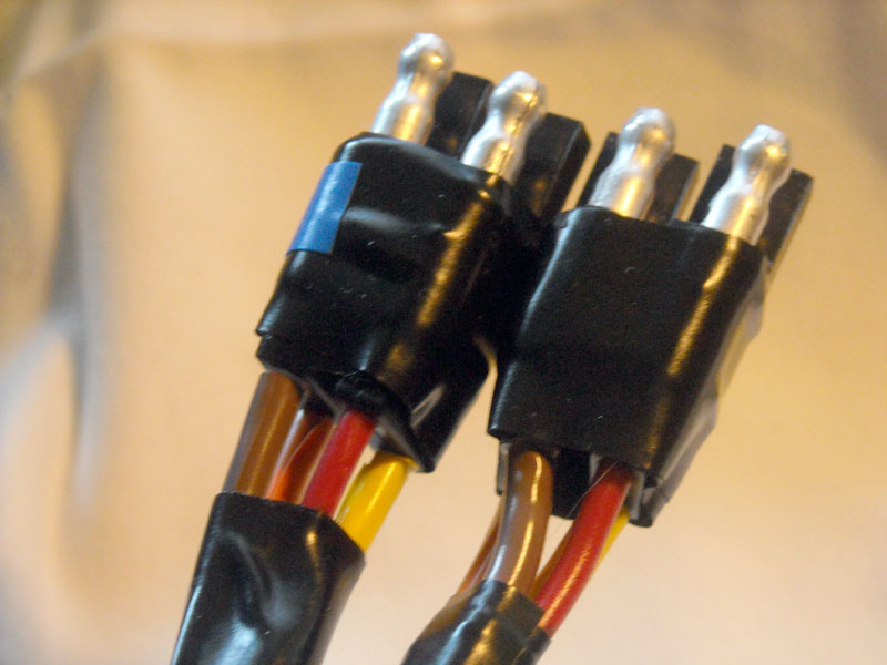 Photo: two four-pole genderless connectors 