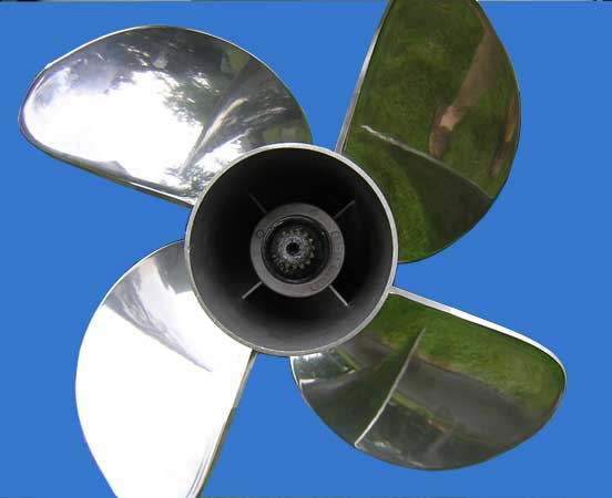 [Photo: Mercury Marine REVOLUTION4 propeller 14-5/8 X 17]