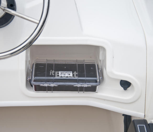 gloveBox130SUPERSPORT.jpg