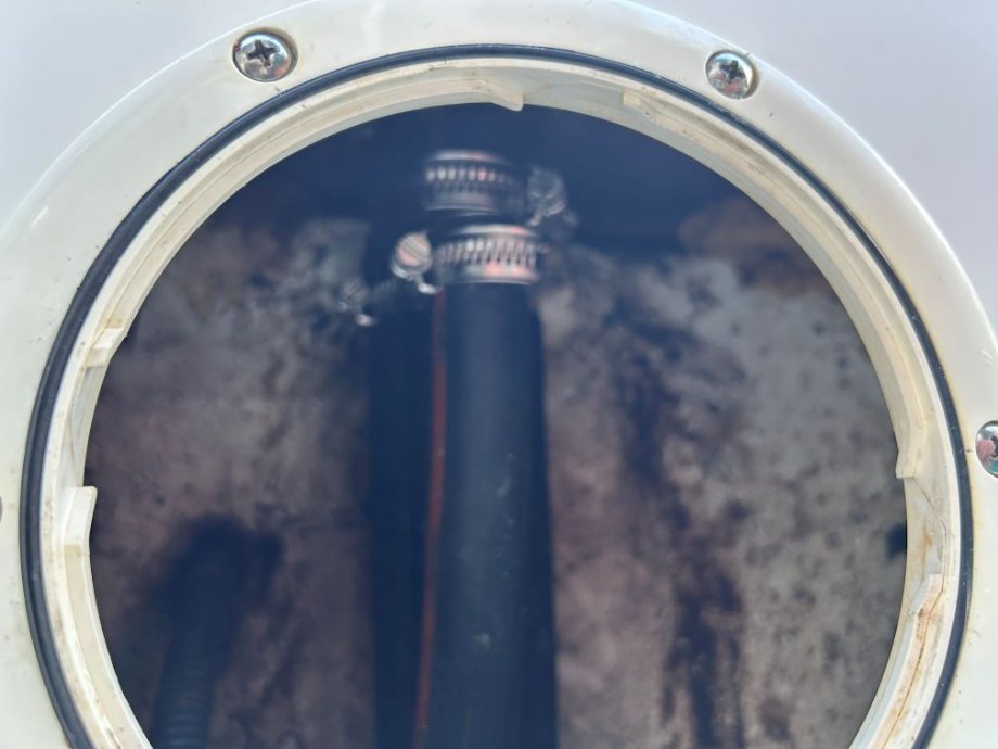 gunnel fittings close up.JPG