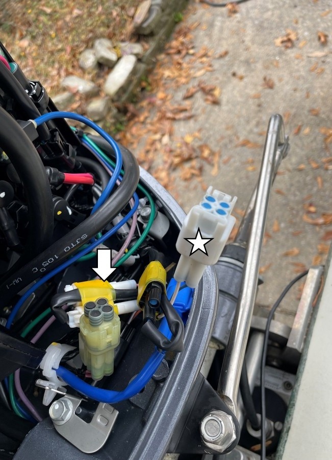 Yamaha NMEA and trim plugs low res.jpg