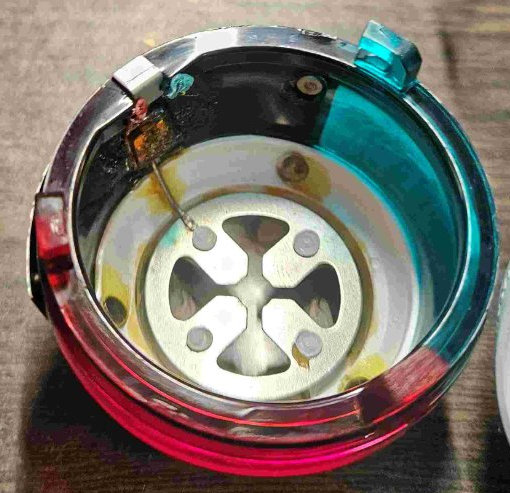detailOfLampSocketInLens.jpg