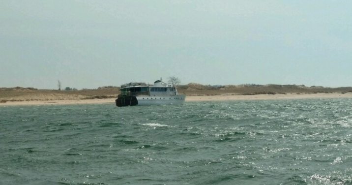 stranded76MotorYachtLakeMichigan_2.jpg