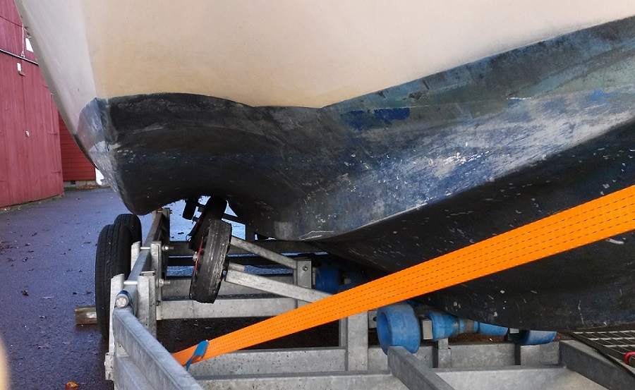 Whaler hull tunnel.jpg