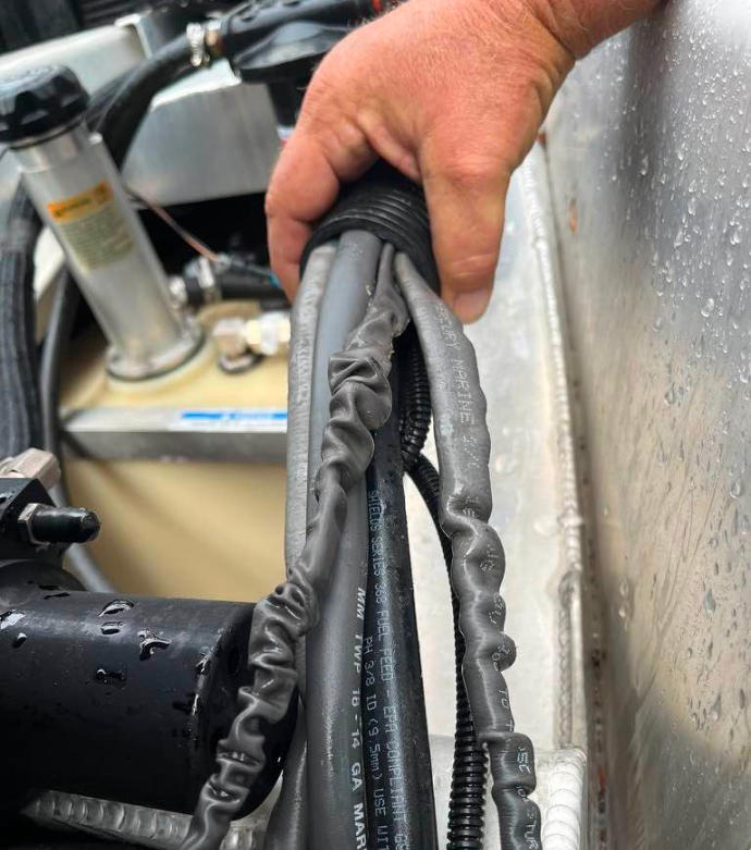 cablesHosesInsideRiggingTube.jpg