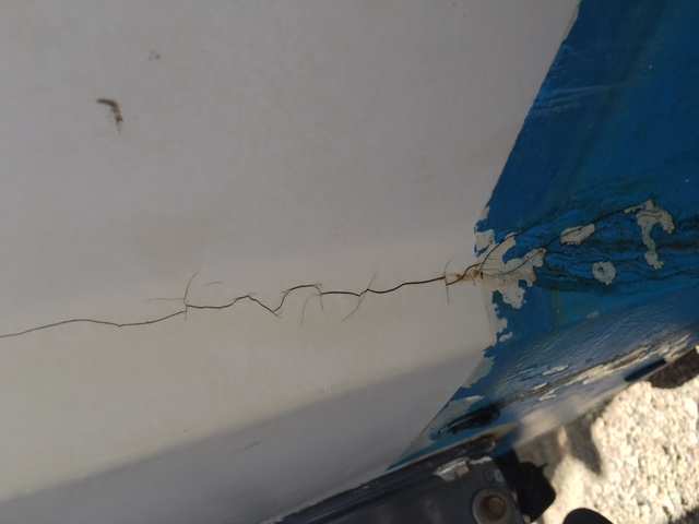Whaler_crack1.JPG
