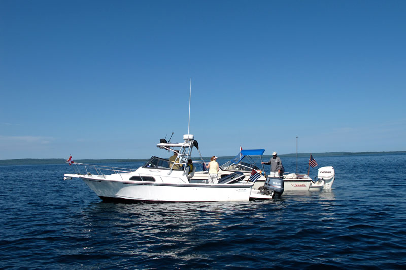 Photo: Boston Whaler boaters swap boats at sea.