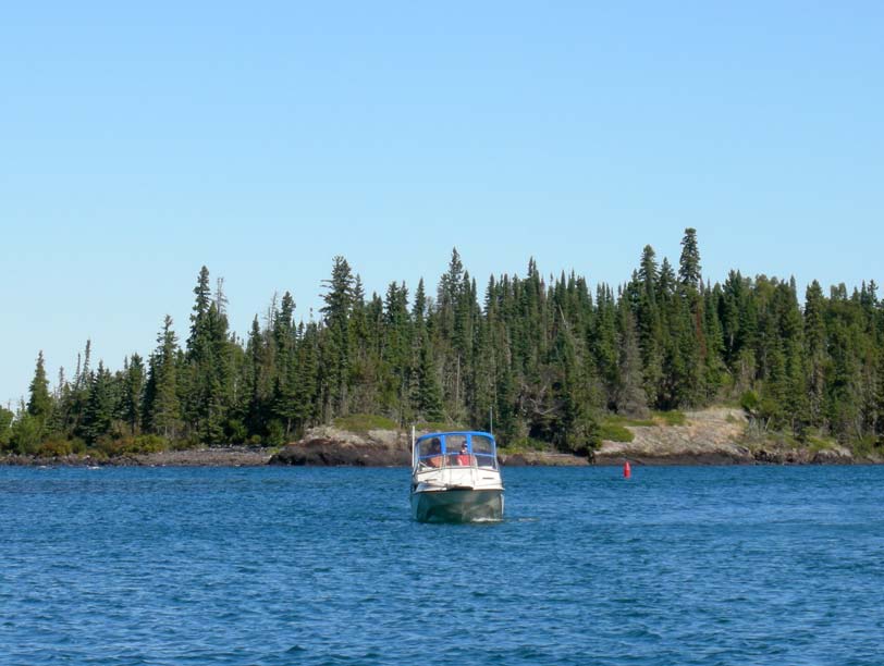 Photo: Boston Whaler WALKAROUND 23 accelerating onto hydroplane, Isle Royale, Lake Superior.