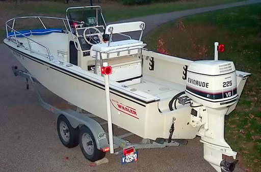 Photo: 1992 Whaler 22 Outrage