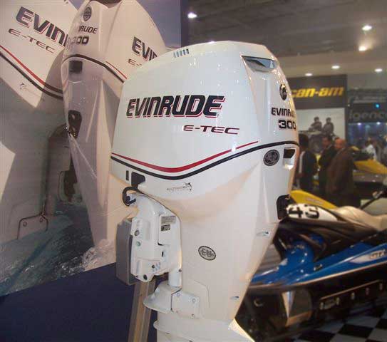 Photo: Evinrude E-TEC 300