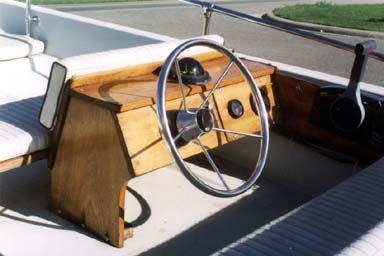 Photo: Whaler 15 Super Sport seating and console