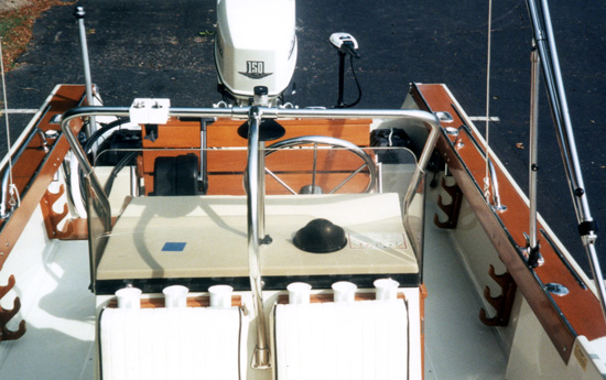 Photo: Whaler Outrage 18 cockpit looking aft
