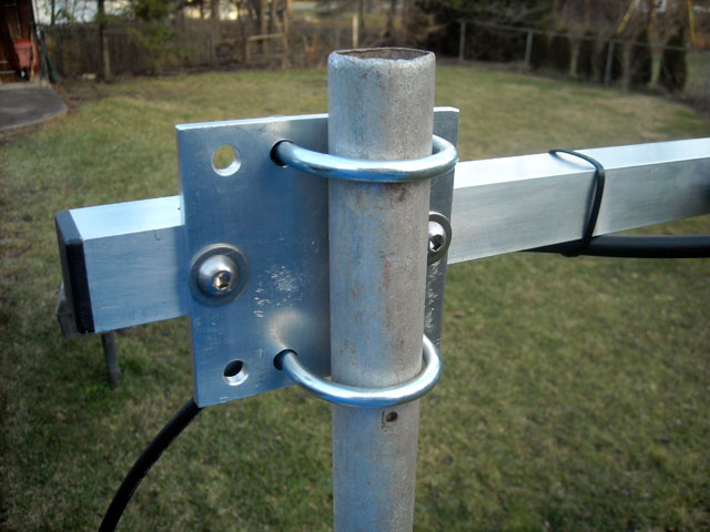 Photo: Close-up of the boom-to-mast mount.