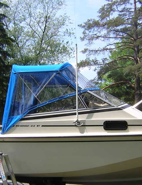 PHOTO: Profile view of antenna and extension mast mounted on Boston Whaler REVENGE 22 W-T WD