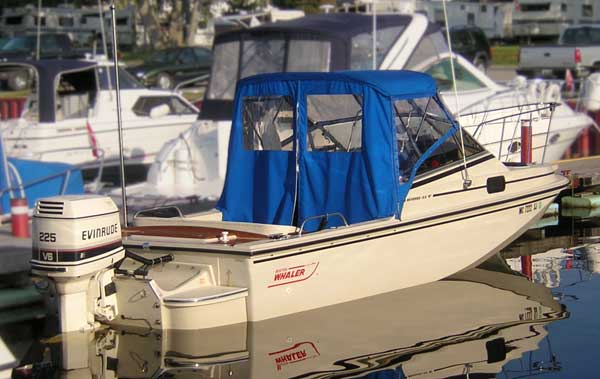 [Photo: Boston Whaler REVENGE 22 WT WD.]